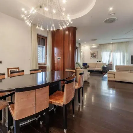 Apartment Con Terrazza E Sauna A Monteverde, Roma, Italia *