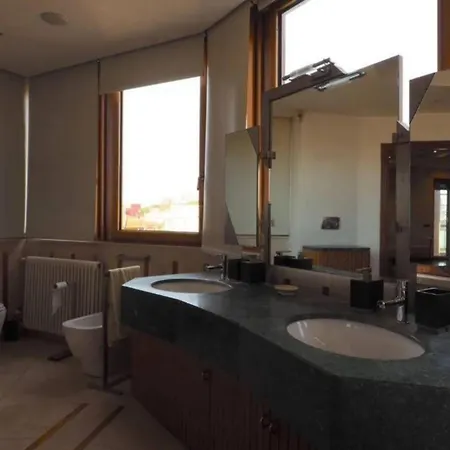 Apartment Con Terrazza E Sauna A Monteverde, Roma, Italia Rome
