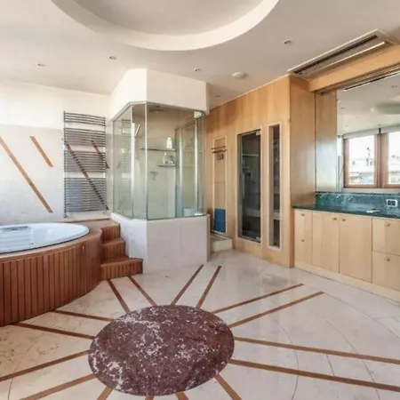 Con Terrazza E Sauna A Monteverde, Roma, Italia Апартаменты *