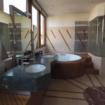 Con Terrazza E Sauna A Monteverde, Roma, Italia Rom