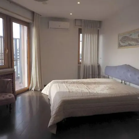 Con Terrazza E Sauna A Monteverde, Roma, Italia