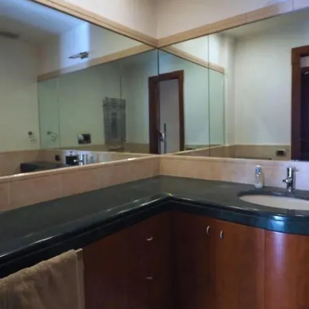 Con Terrazza E Sauna A Monteverde, Roma, Italia * Rom