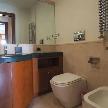 Apartment Con Terrazza E Sauna A Monteverde, Roma, Italia *